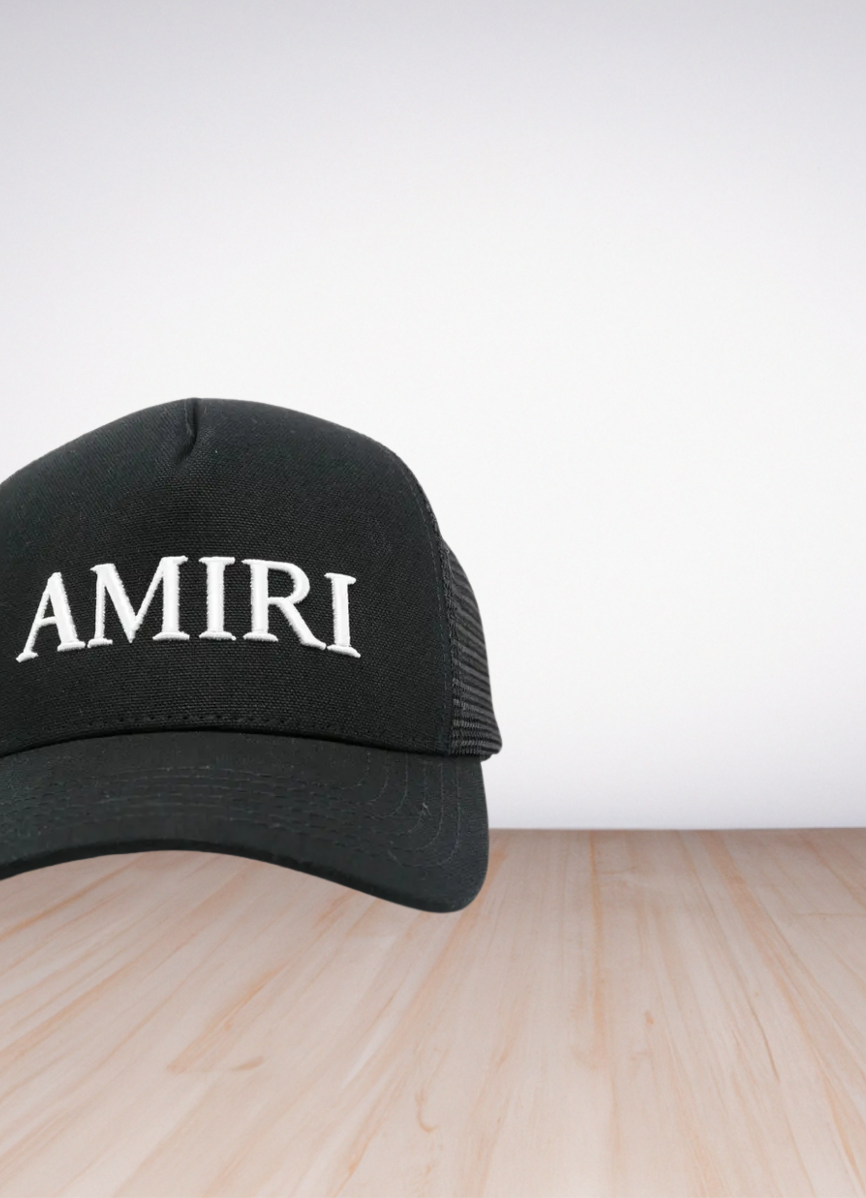 Logo Trucker Hat כובע בצבע שחור