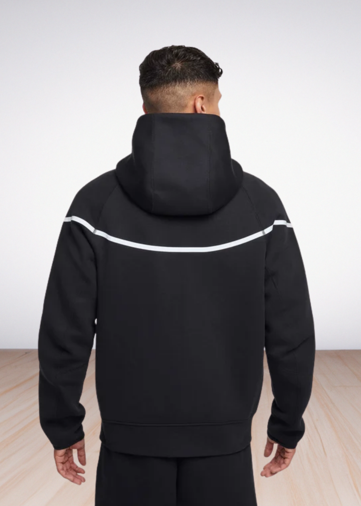 חליפת טרנינג Nike Tech בצבע שחור ולבן – סט סווטשירט ומכנס