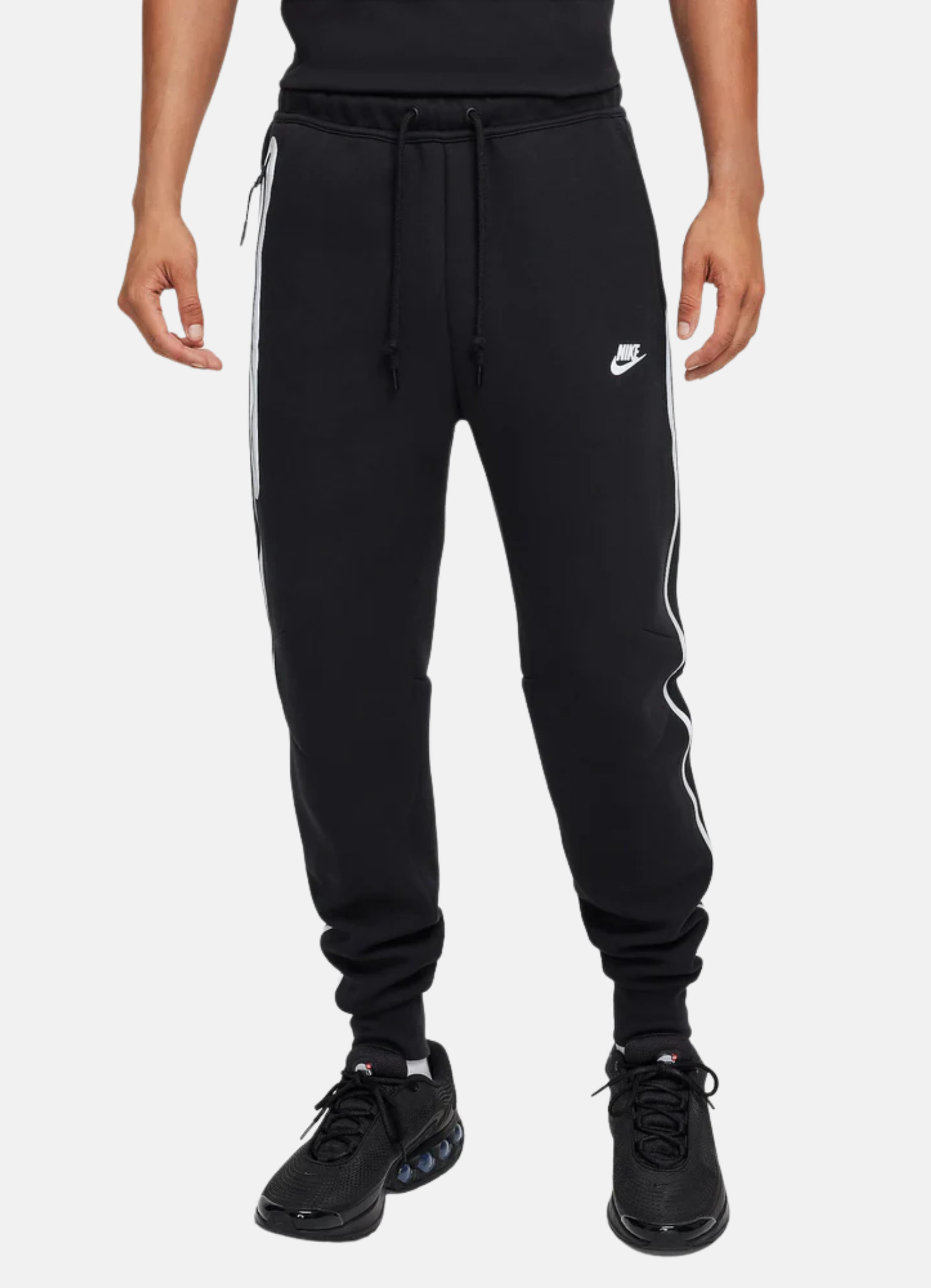 חליפת טרנינג Nike Tech בצבע שחור ולבן – סט סווטשירט ומכנס
