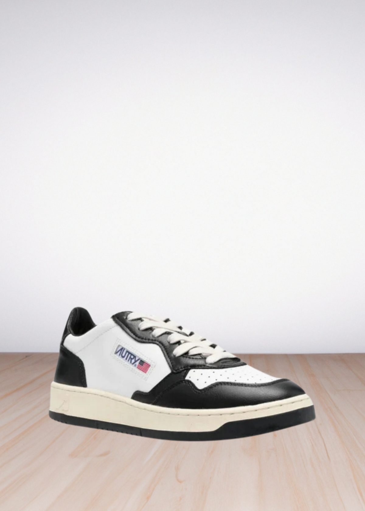 Medalist low-top sneakers