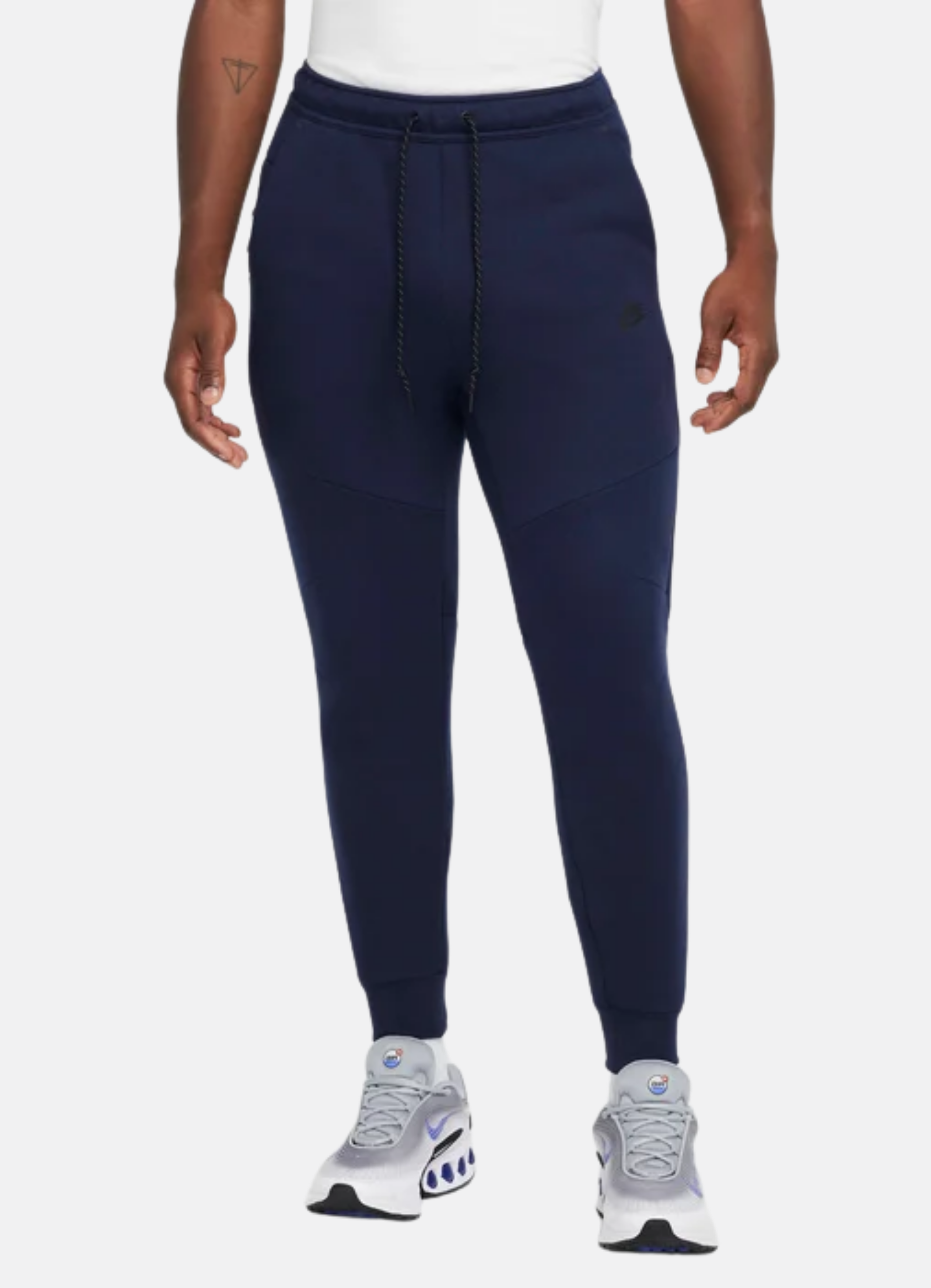 חליפת טרנינג Nike Tech בצבע כחול נייבי – סט סווטשירט ומכנס