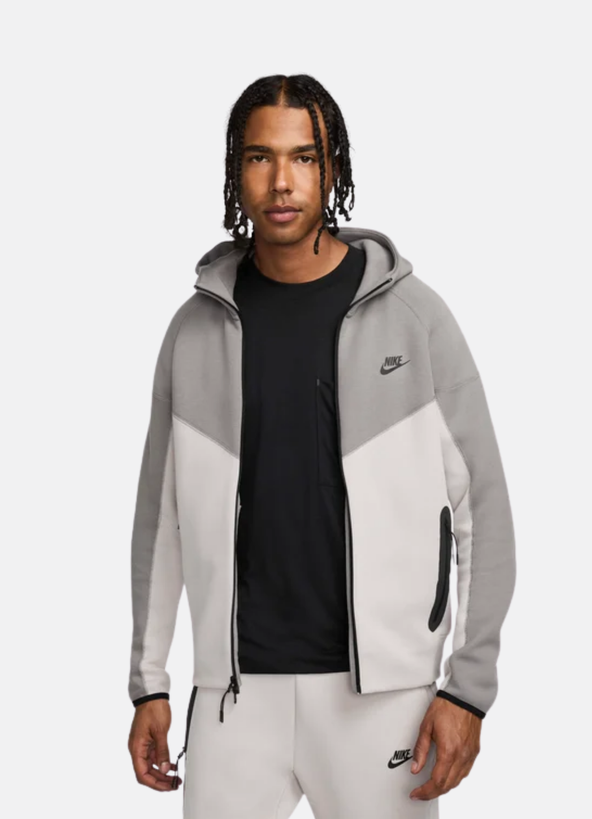 חליפת טרנינג Nike Tech בצבע אפור ולבן – סט סווטשירט ומכנס