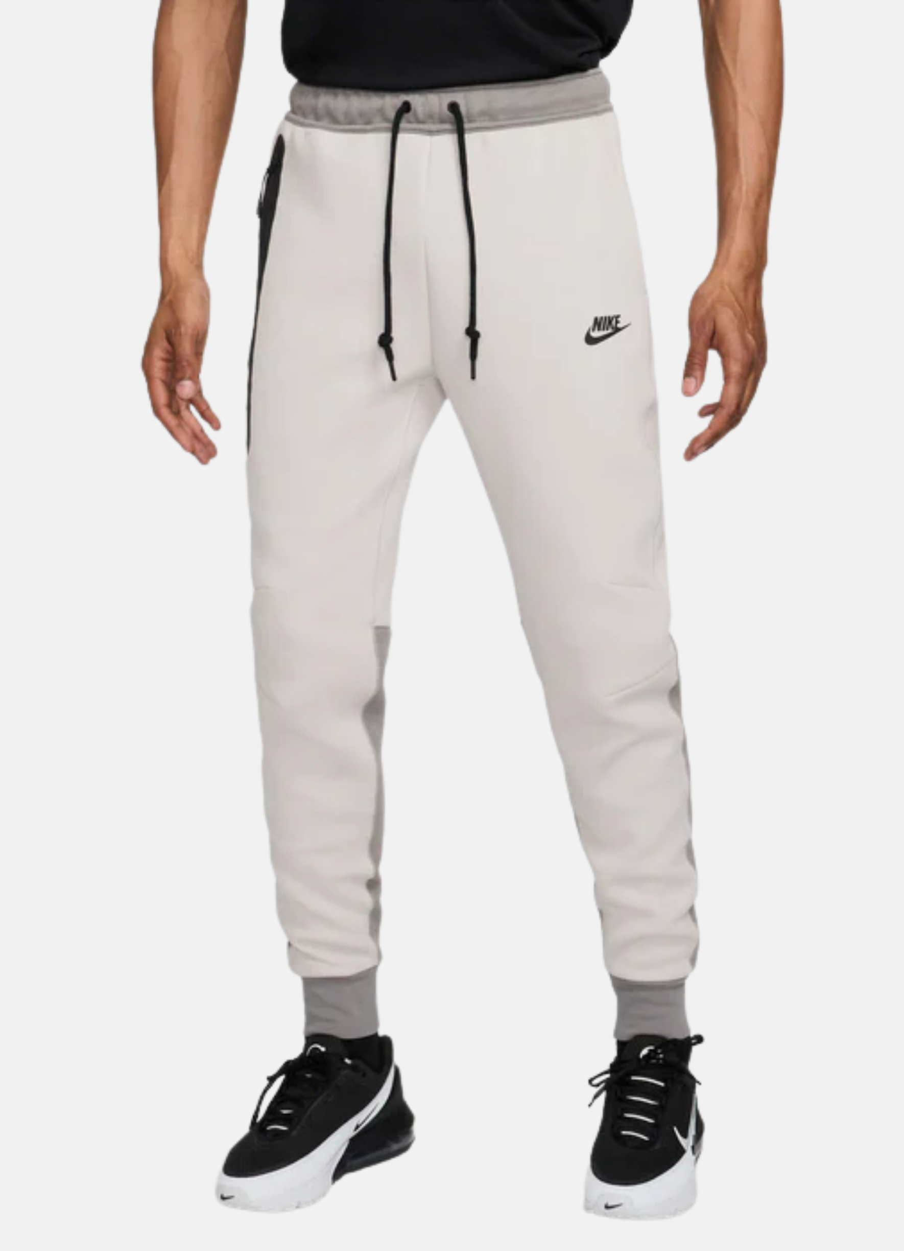 חליפת טרנינג Nike Tech בצבע אפור ולבן – סט סווטשירט ומכנס