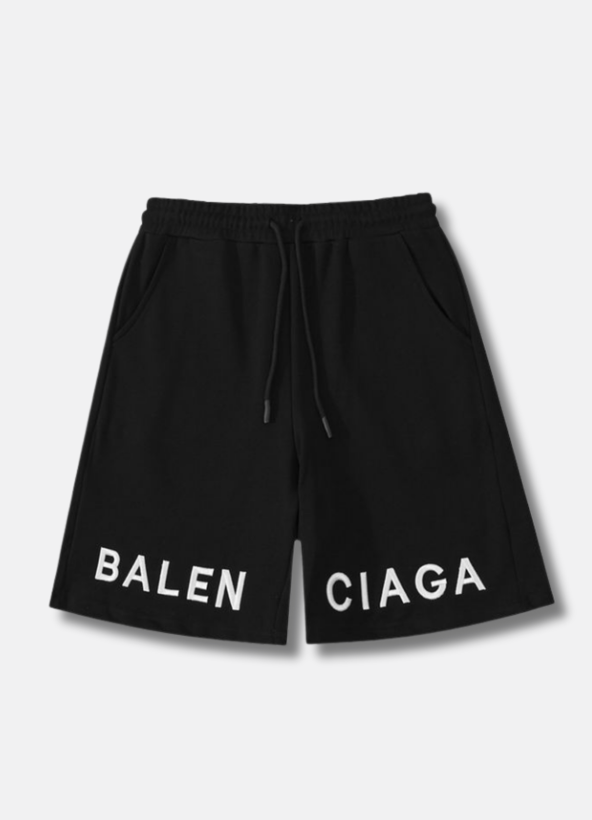מכנסי שורטס Balenciaga בצבע שחור עם רקמת לוגו