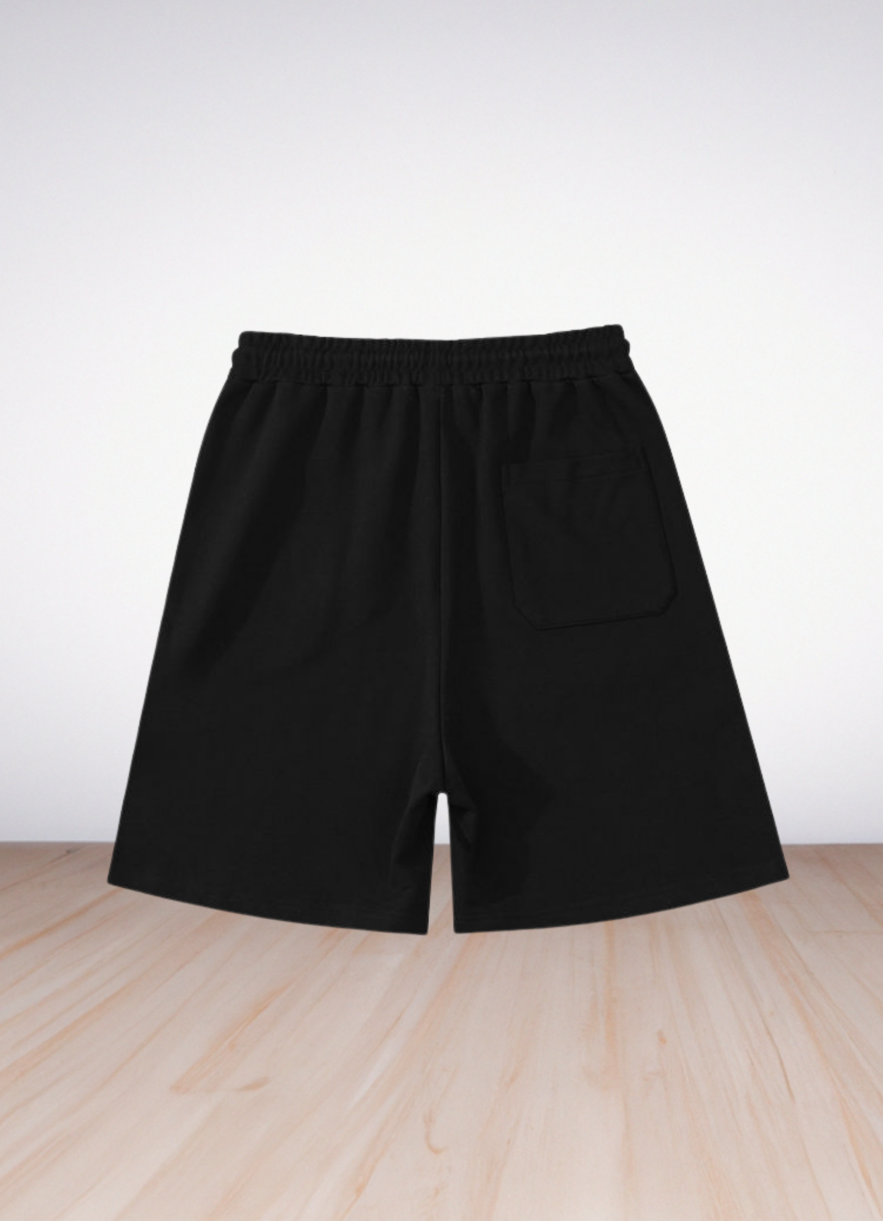 מכנסי שורטס Balenciaga בצבע שחור עם רקמת לוגו