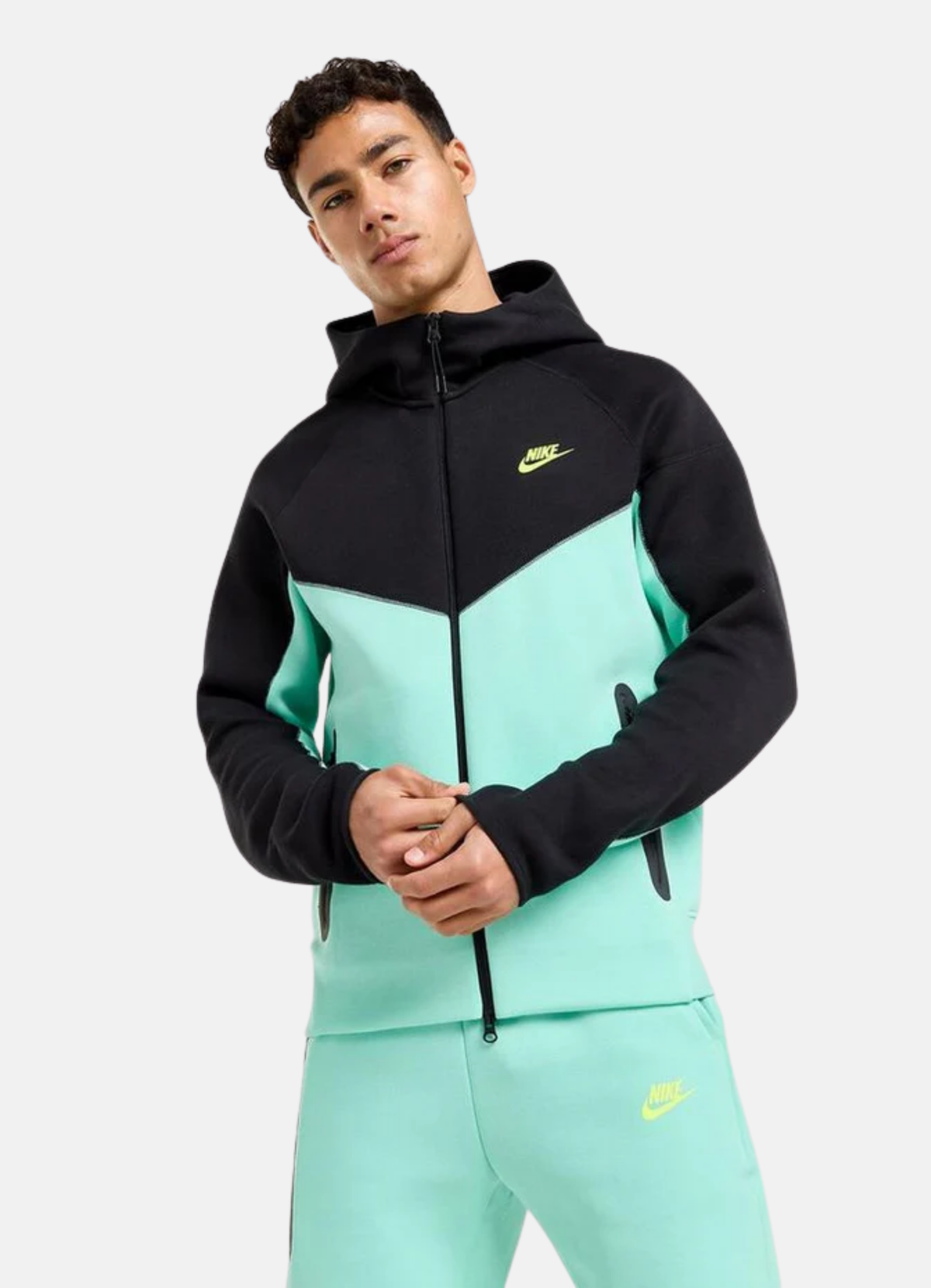 חליפת טרנינג Nike Tech בצבע ירוק אזמרגד ושחור – סט סווטשירט ומכנס