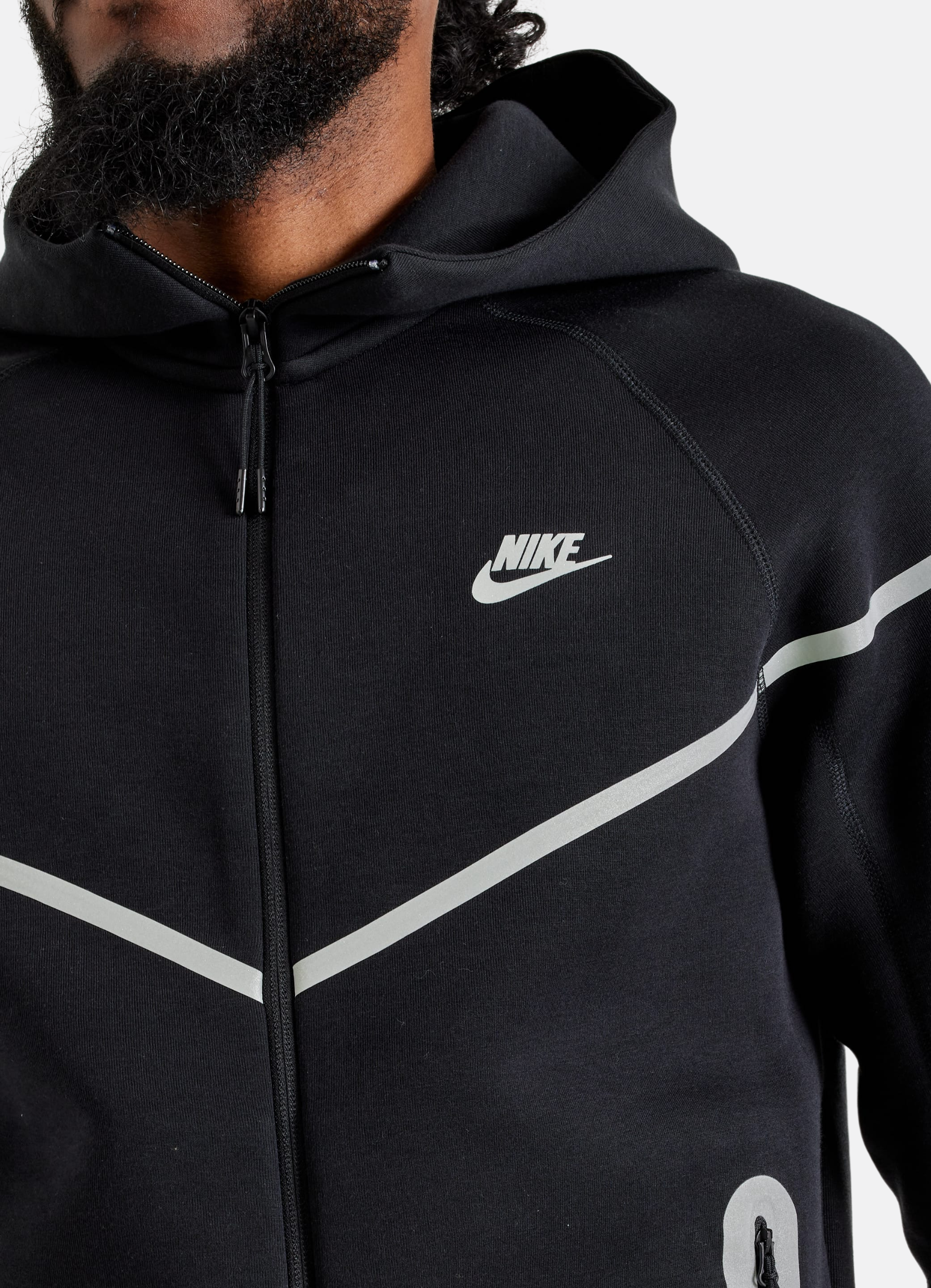 חליפת טרנינג Nike Tech בצבע שחור – סט סווטשירט ומכנס