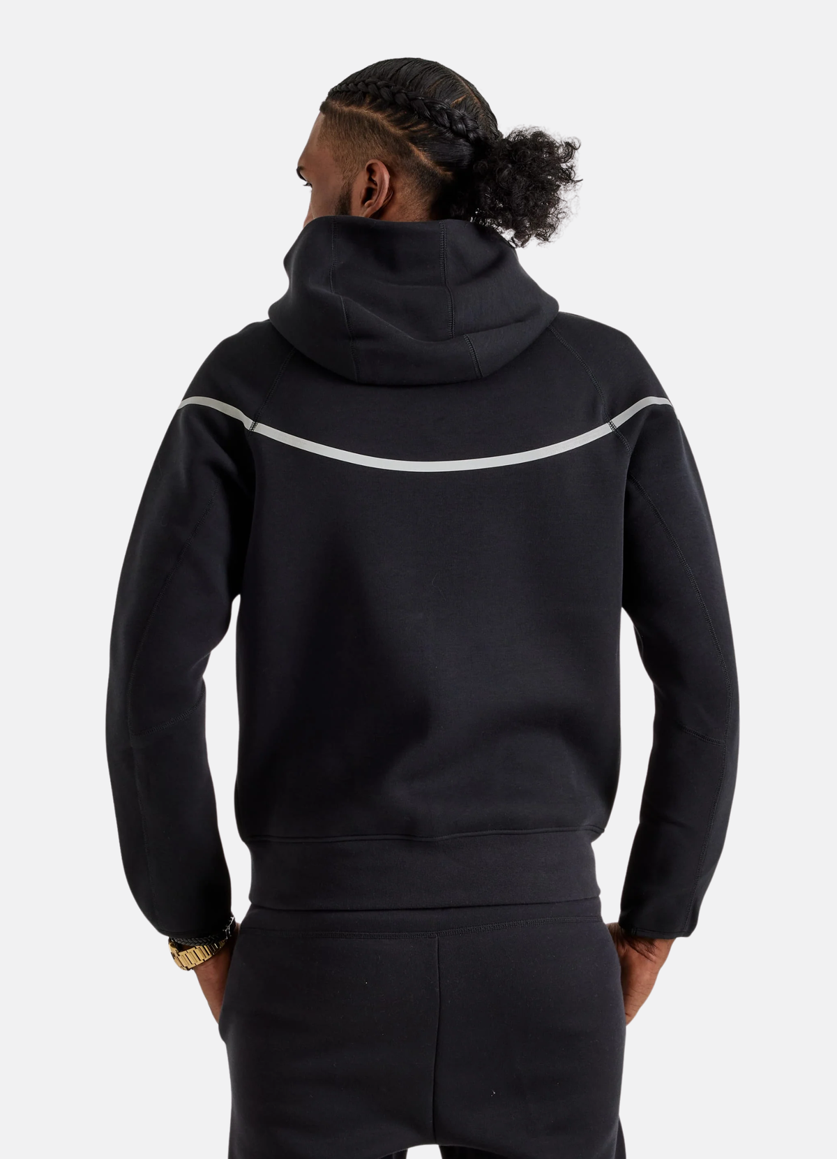 חליפת טרנינג Nike Tech בצבע שחור – סט סווטשירט ומכנס