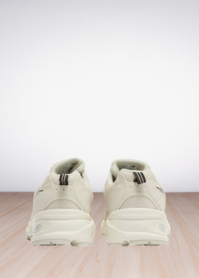 530 Trainers Ivory