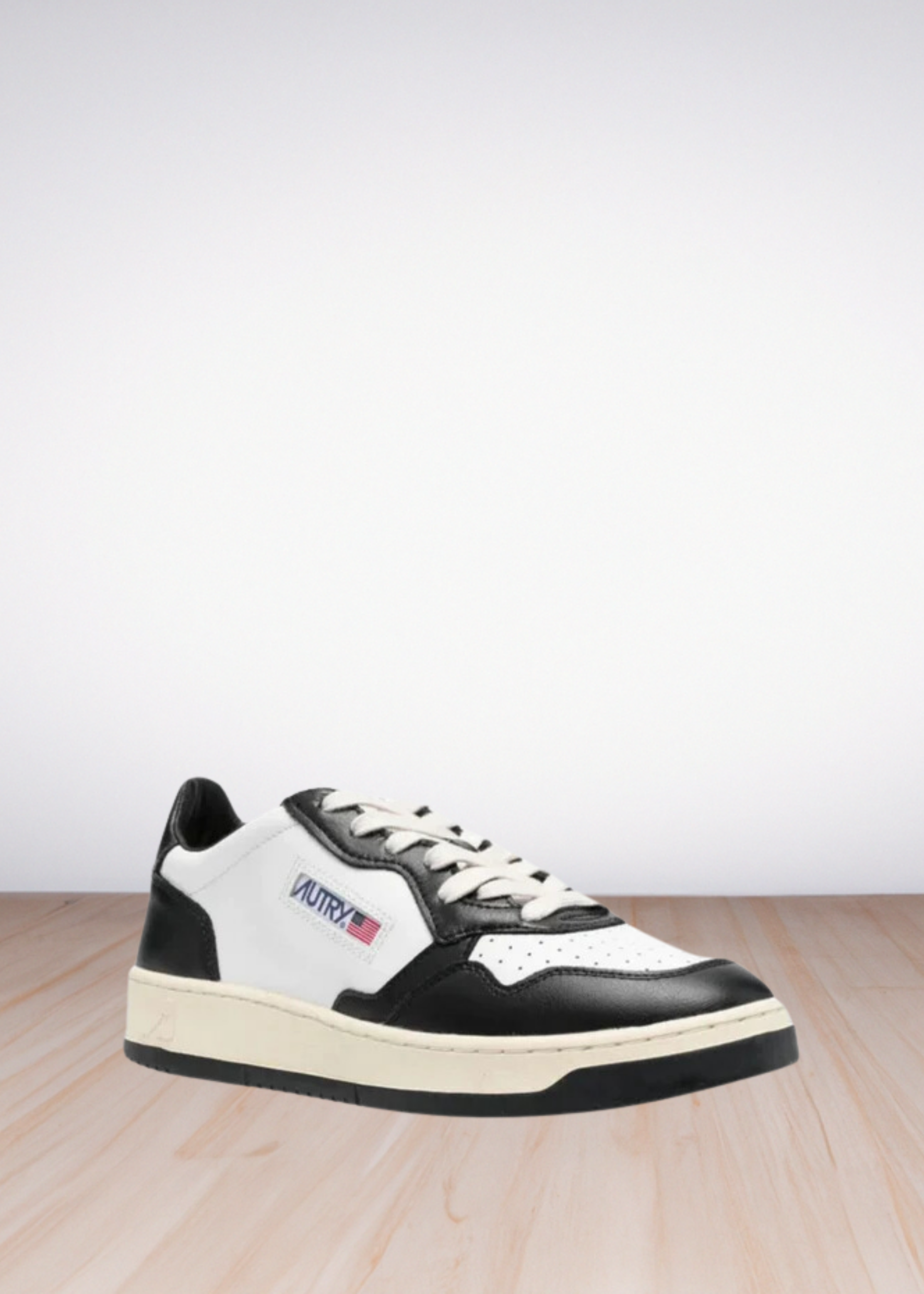 Medalist low-top sneakers