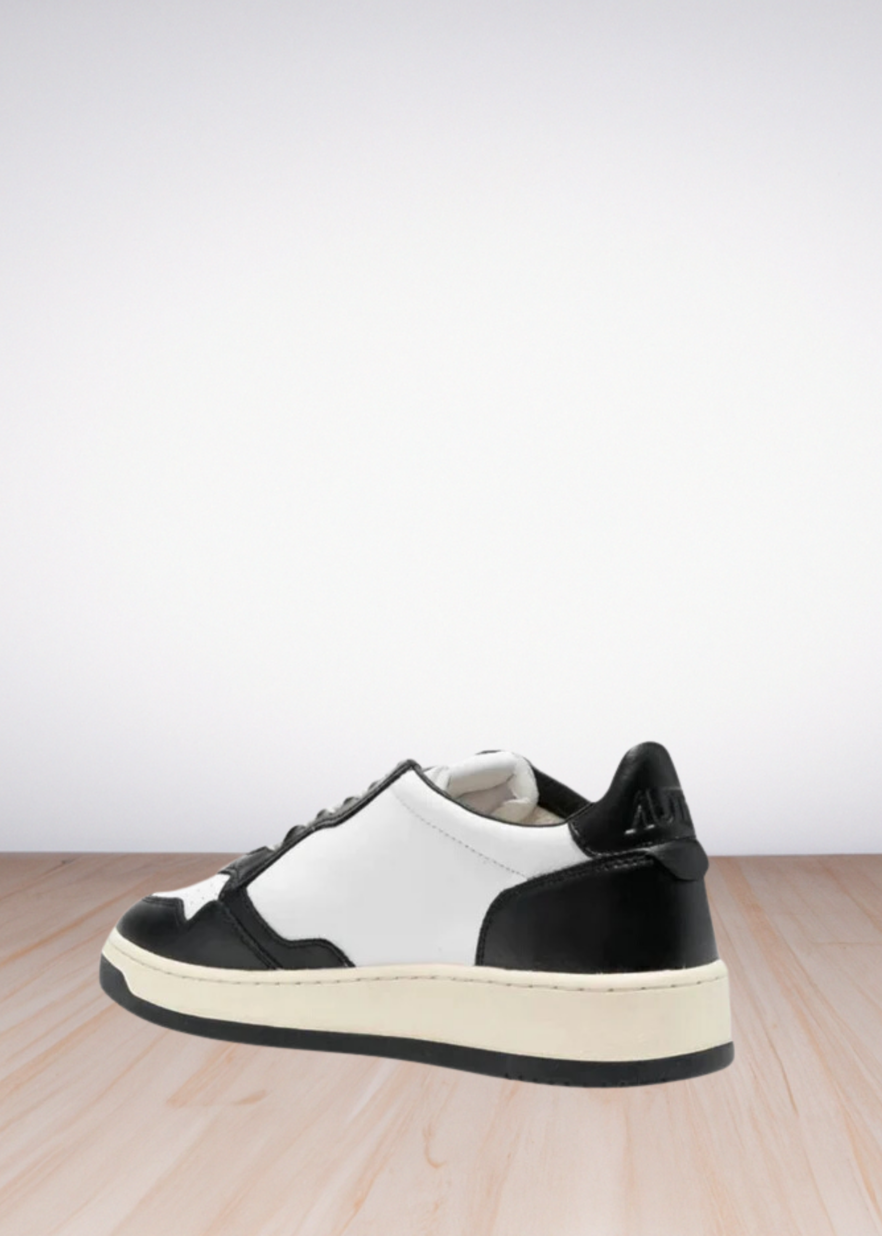 Medalist low-top sneakers
