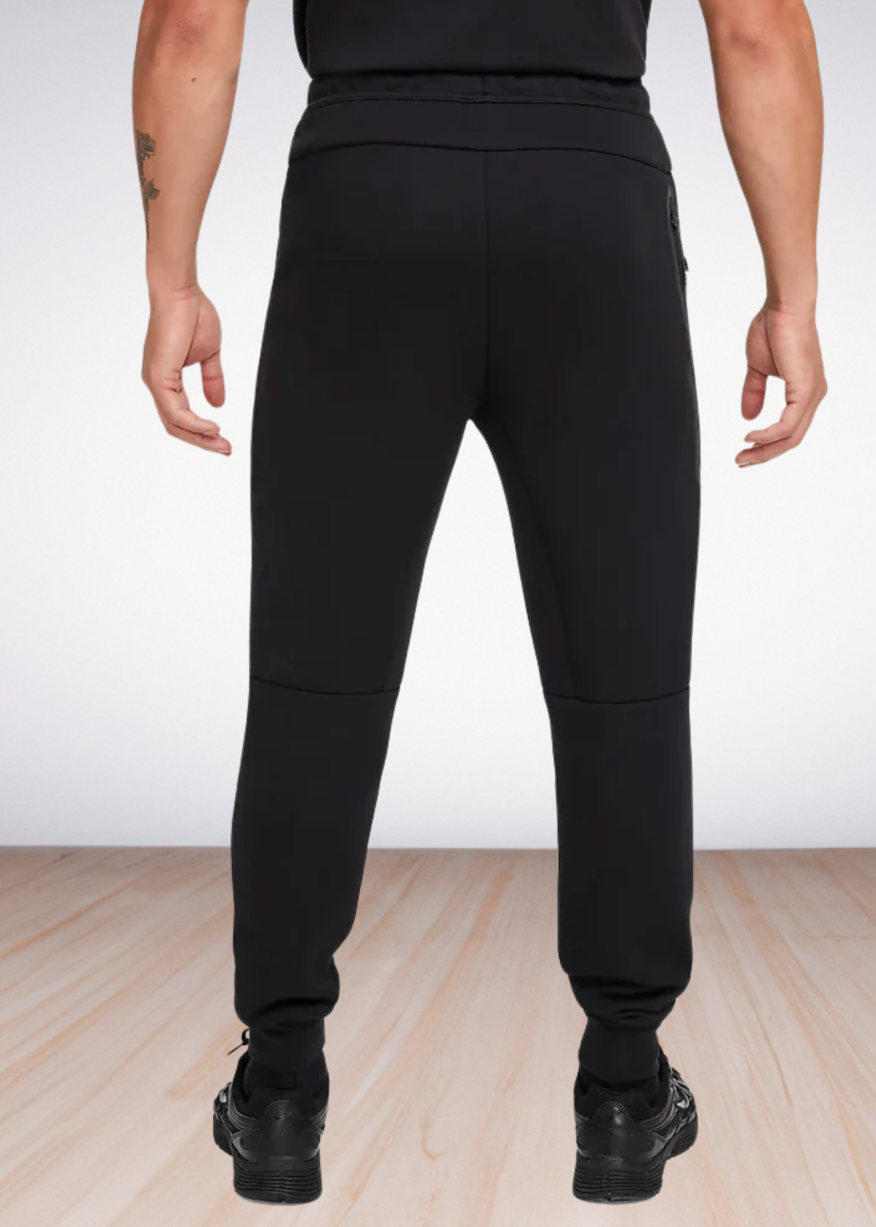 חליפת טרנינג Nike Tech בצבע שחור וירוק – סט סווטשירט ומכנס