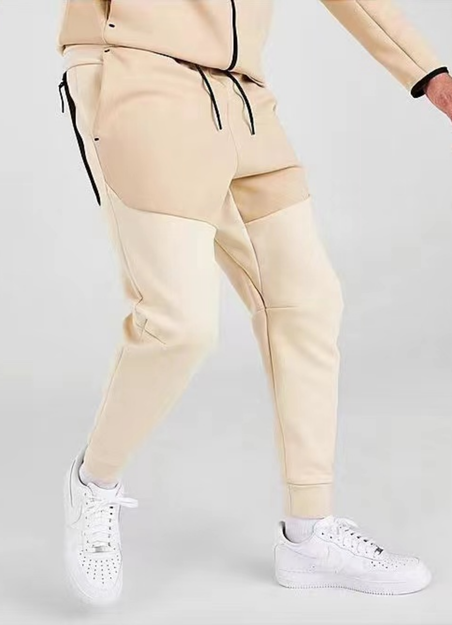 חליפת נייק טק – Nike Tech Tracksuit Rattan