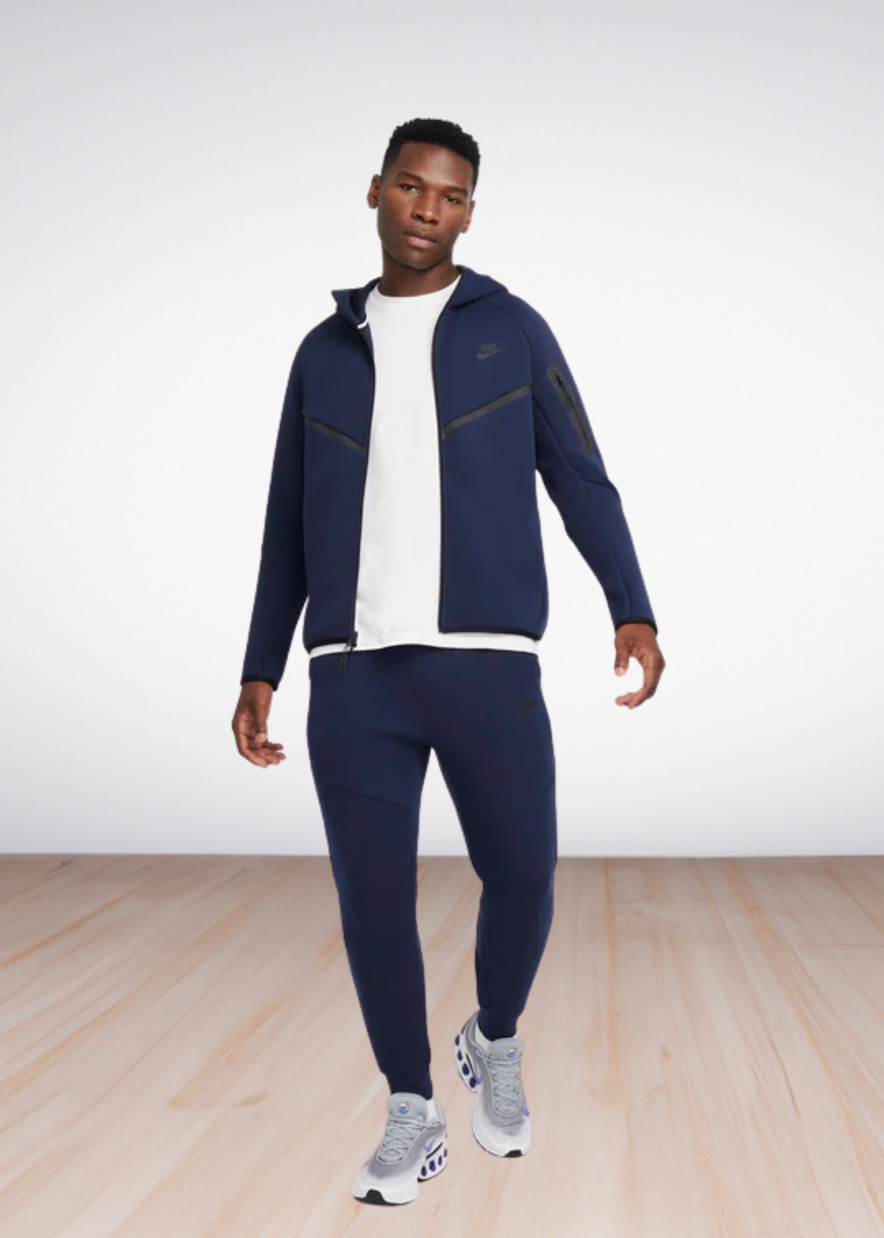 חליפת טרנינג Nike Tech בצבע כחול נייבי – סט סווטשירט ומכנס