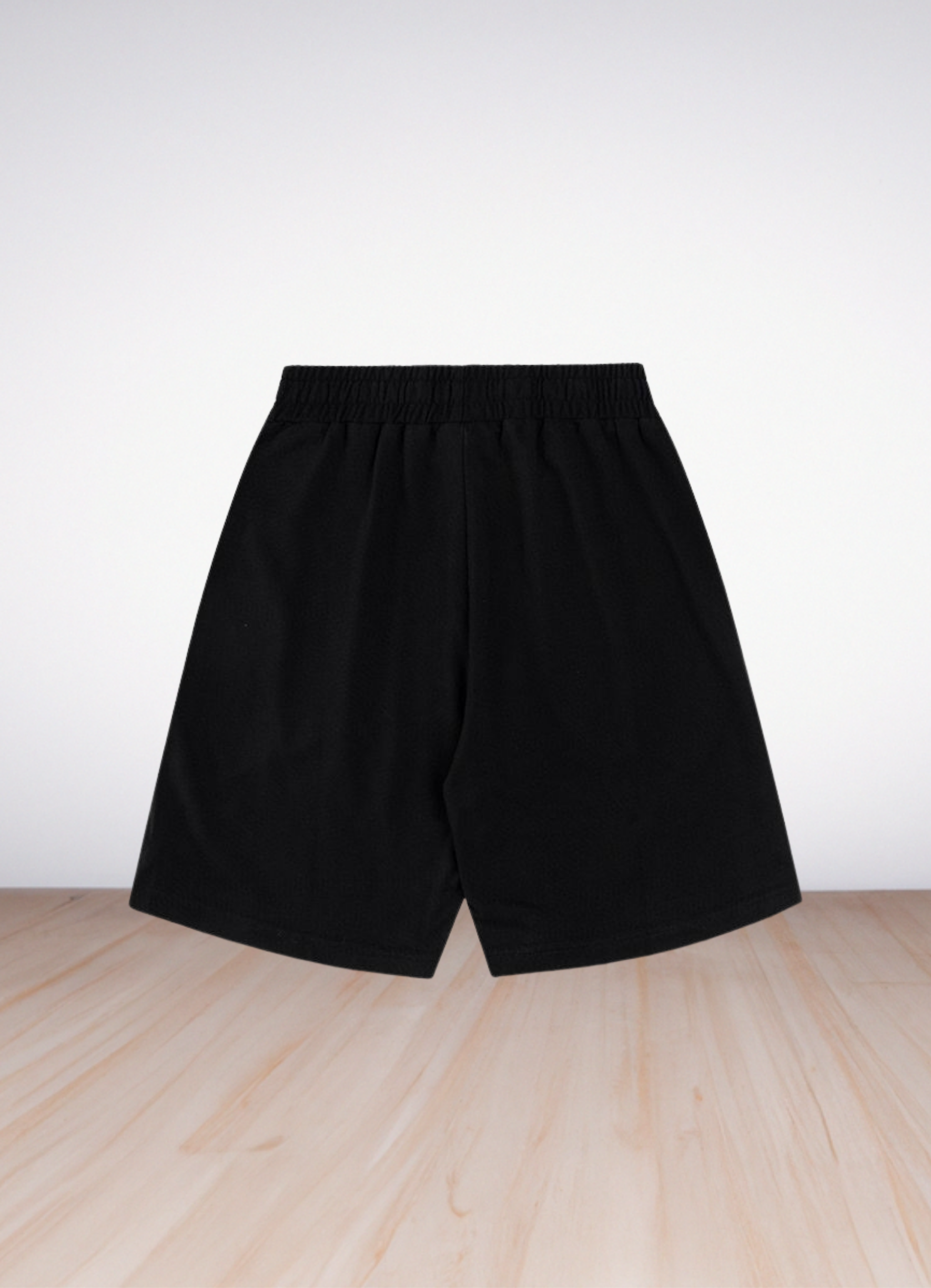 מכנסי שורטס Balenciaga בצבע שחור עם רקמת לוגו