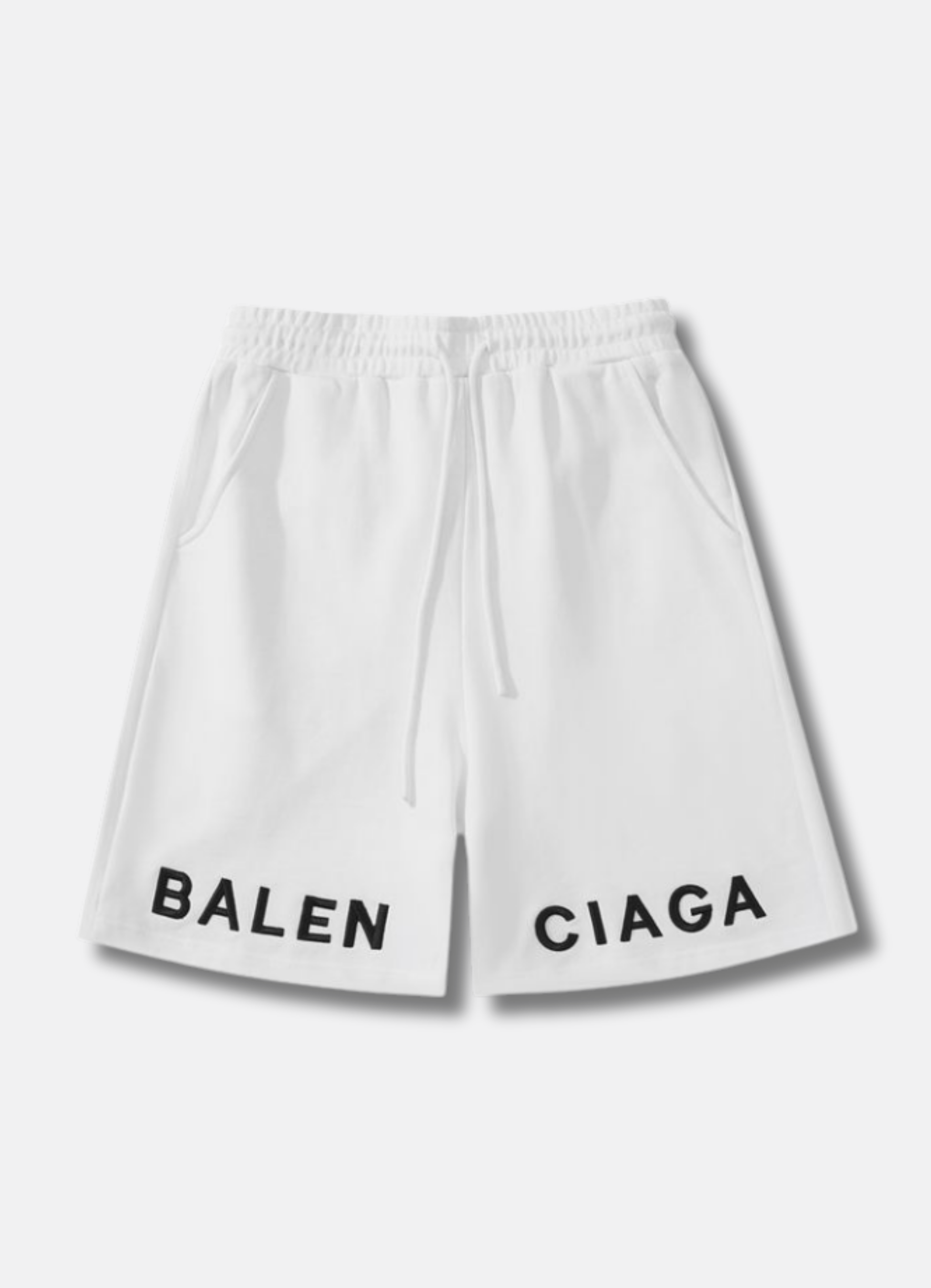 מכנסי שורטס Balenciaga בצבע לבן עם רקמת לוגו
