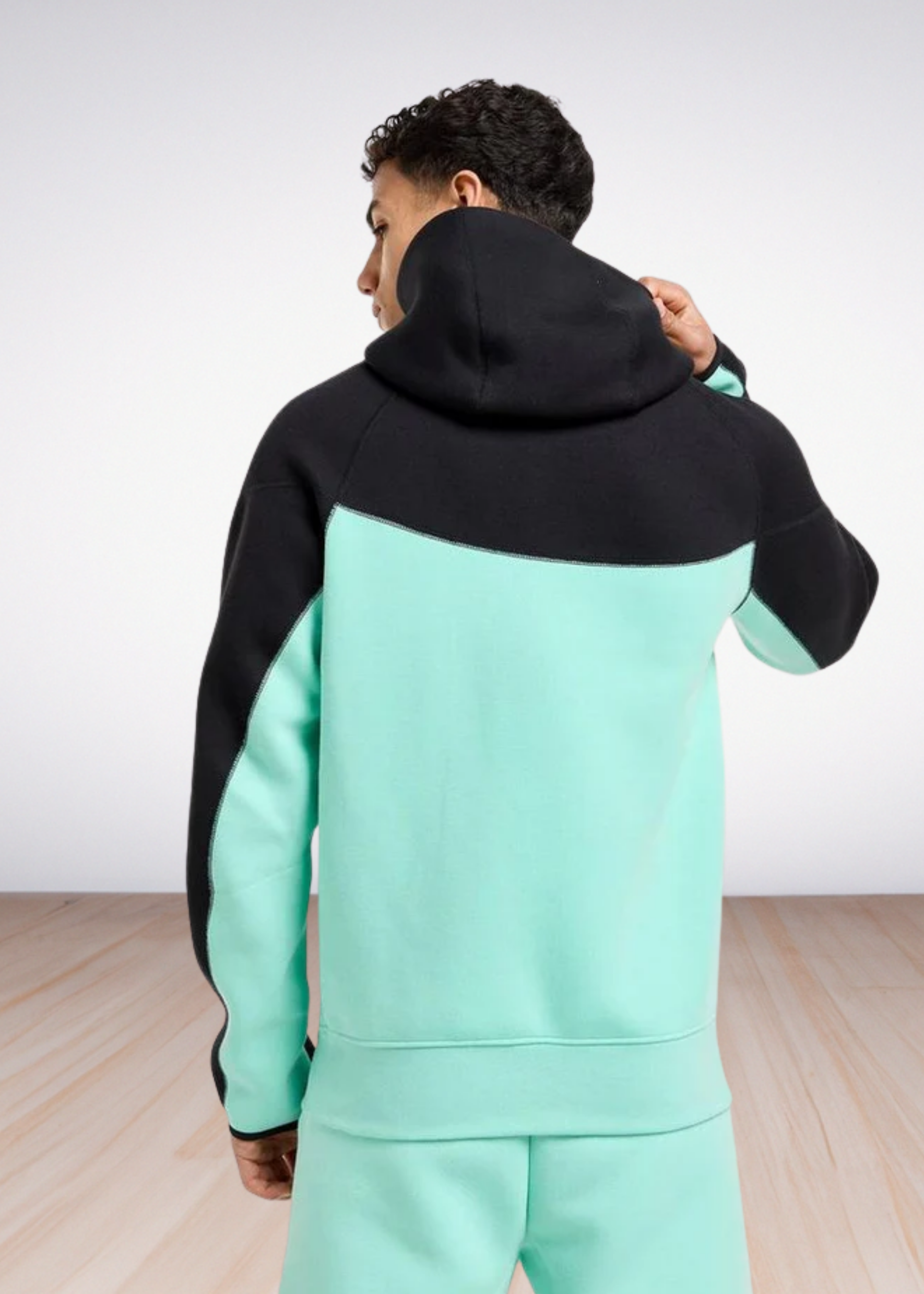 חליפה נייק טק – Nike Tech EMERALD RIE & BLACK