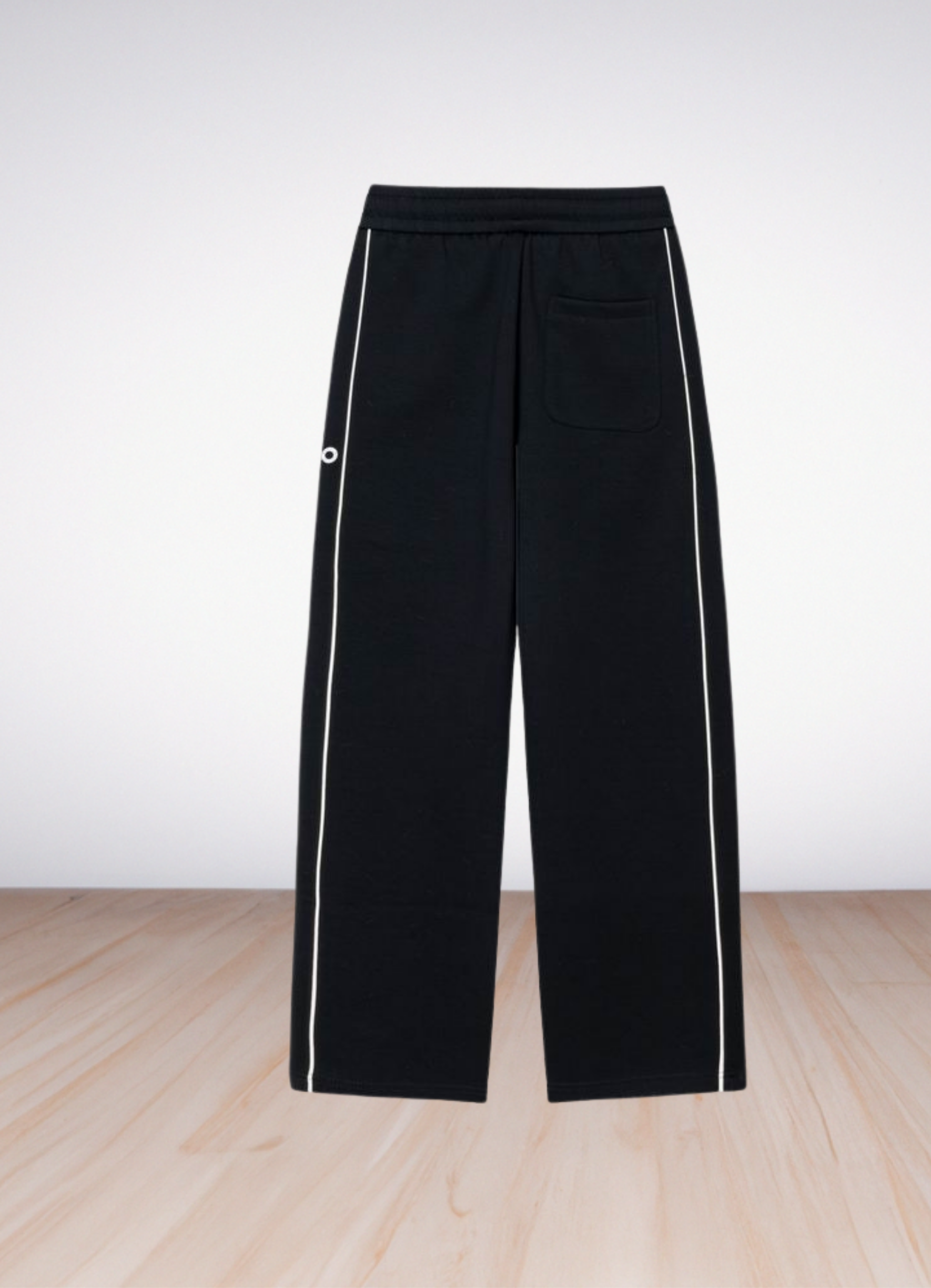 מכנסי טרנינג Alo Yoga בצבע שחור עם פסי צד ולוגו רקום – מכנסיים ארוכים