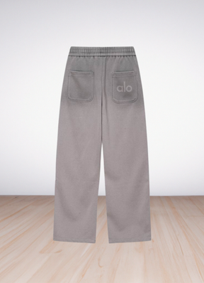 מכנסי טרנינג Alo Yoga בצבע אפור עם רקמת לוגו – מכנסיים ארוכים